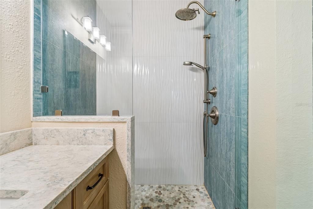 En Venta: $320,000 (3 camas, 2 baños, 1559 Pies cuadrados)