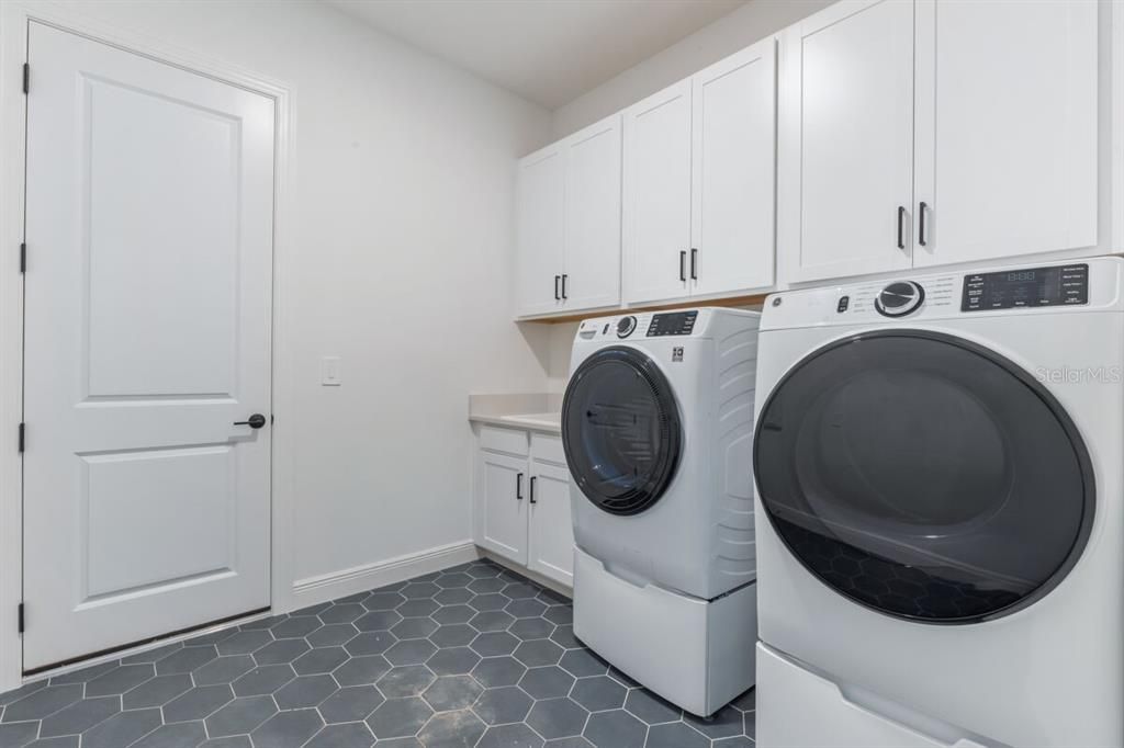 For Sale: $849,141 (3 beds, 3 baths, 2598 Square Feet)