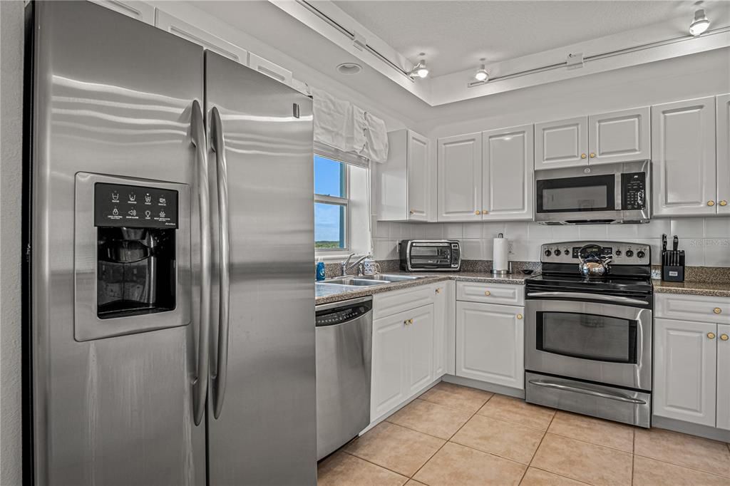 For Rent: $3,300 (3 beds, 2 baths, 1698 Square Feet)