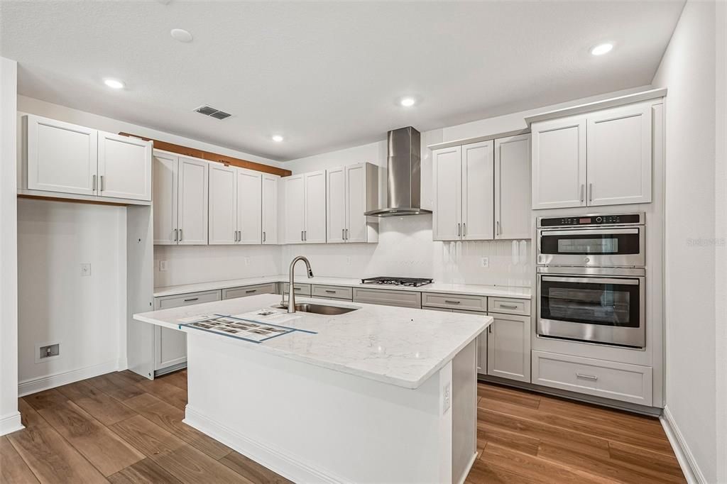 For Sale: $589,999 (3 beds, 2 baths, 2406 Square Feet)