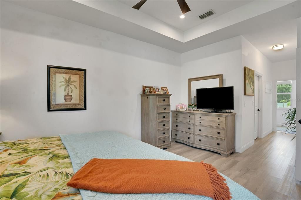 En Venta: $399,000 (4 camas, 2 baños, 1835 Pies cuadrados)