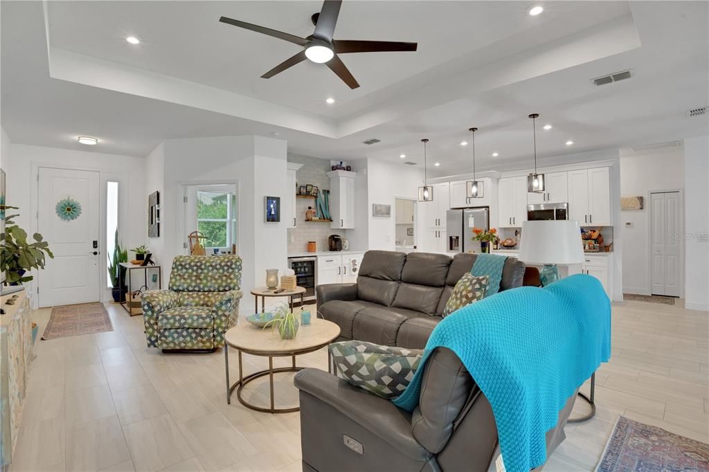 En Venta: $399,000 (4 camas, 2 baños, 1835 Pies cuadrados)