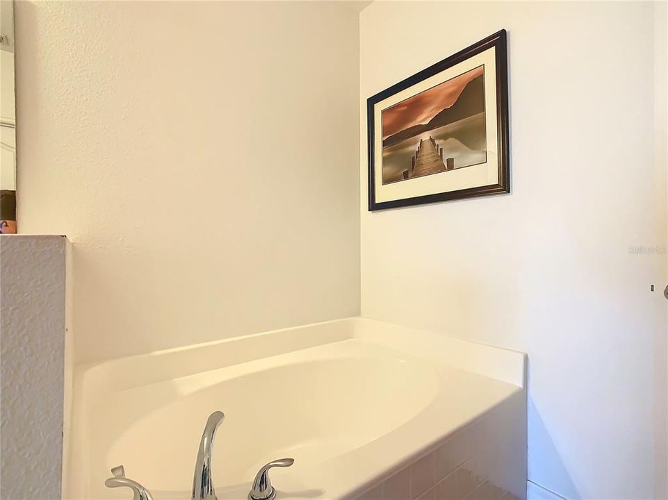 For Sale: $297,900 (3 beds, 2 baths, 1634 Square Feet)