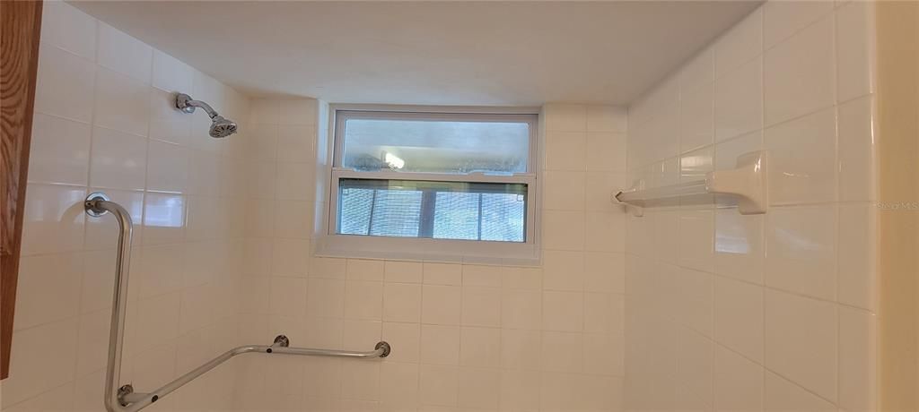 For Sale: $222,500 (2 beds, 1 baths, 1056 Square Feet)