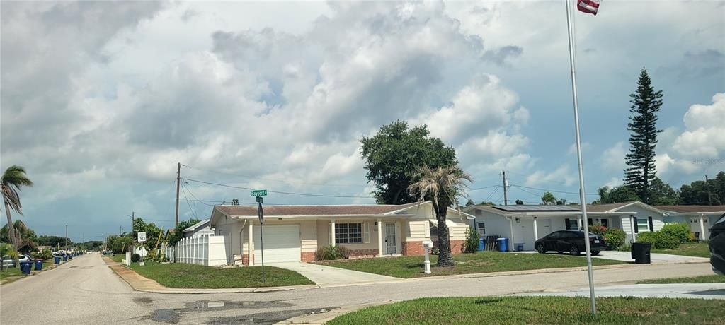 For Sale: $222,500 (2 beds, 1 baths, 1056 Square Feet)