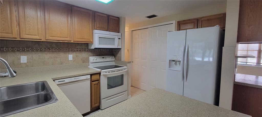 For Sale: $222,500 (2 beds, 1 baths, 1056 Square Feet)