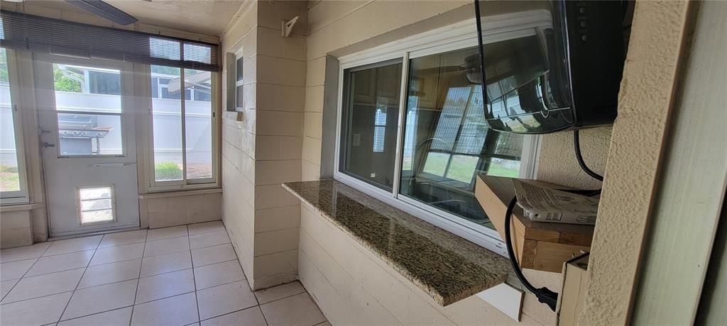 For Sale: $222,500 (2 beds, 1 baths, 1056 Square Feet)