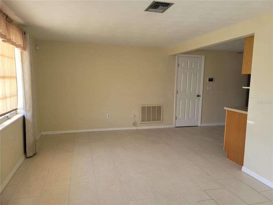 For Sale: $222,500 (2 beds, 1 baths, 1056 Square Feet)