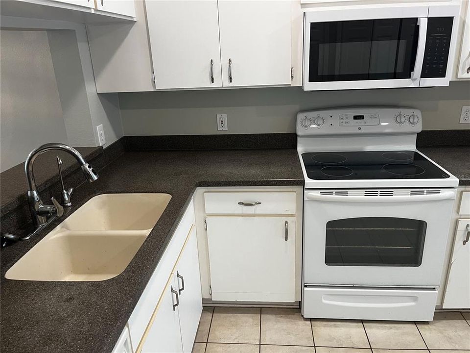 For Rent: $1,895 (2 beds, 2 baths, 1110 Square Feet)