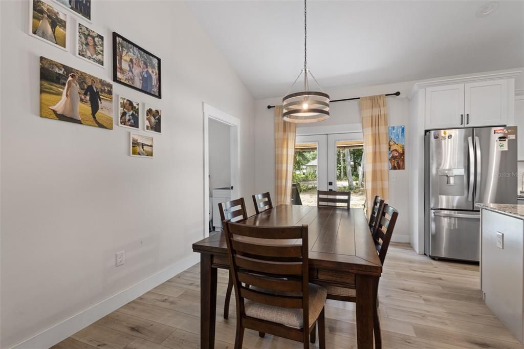 En Venta: $299,000 (3 camas, 2 baños, 1568 Pies cuadrados)