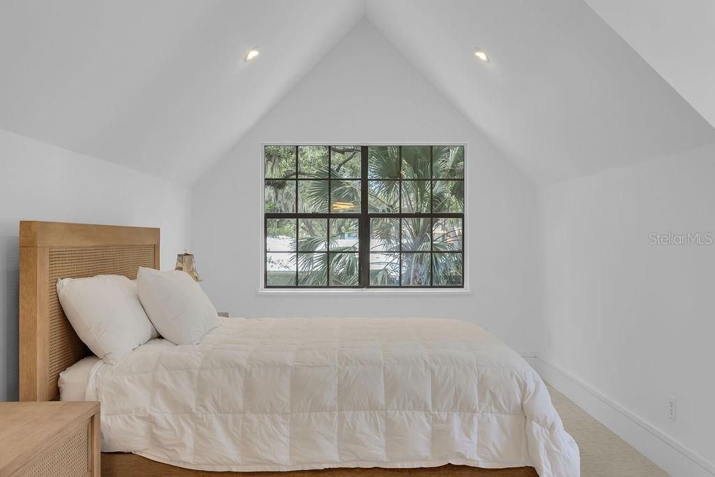For Sale: $1,100,000 (3 beds, 3 baths, 2427 Square Feet)