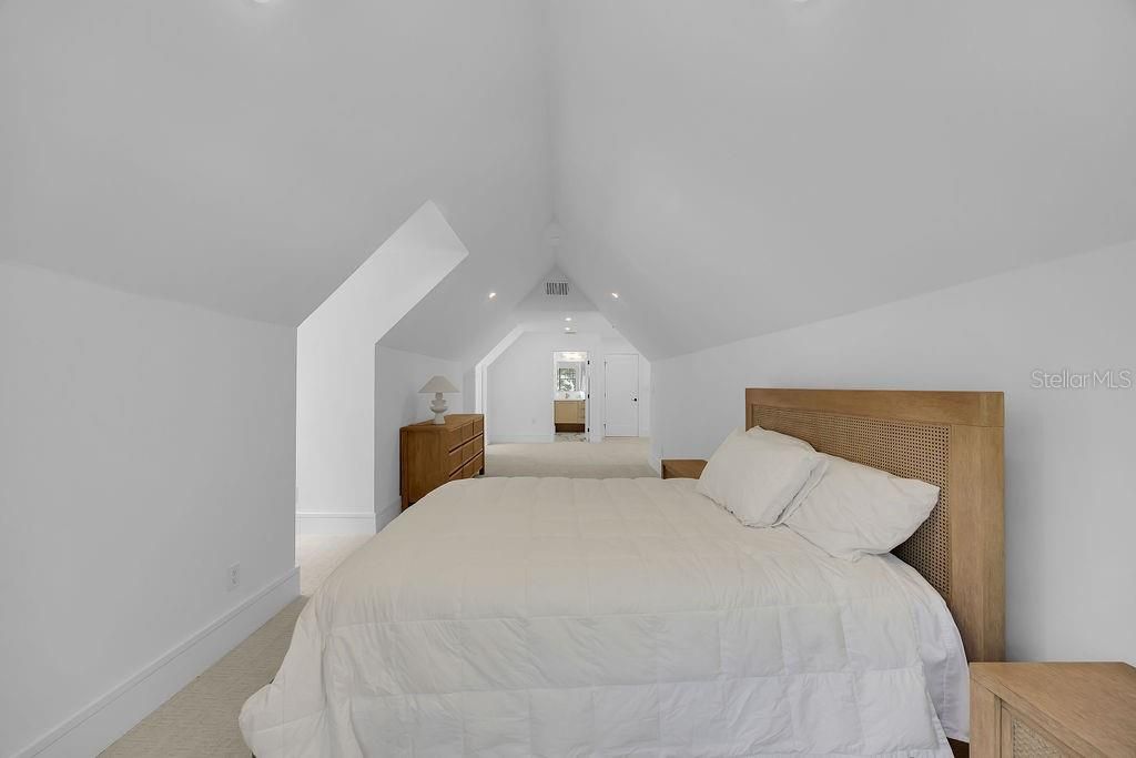 For Sale: $1,100,000 (3 beds, 3 baths, 2427 Square Feet)