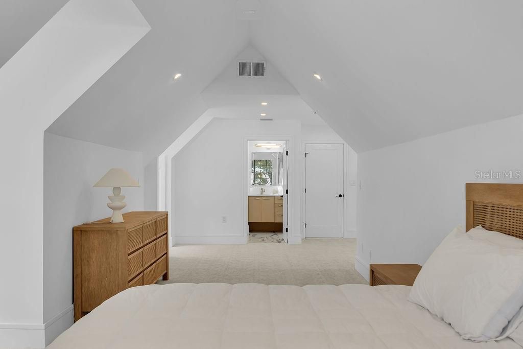 For Sale: $1,100,000 (3 beds, 3 baths, 2427 Square Feet)