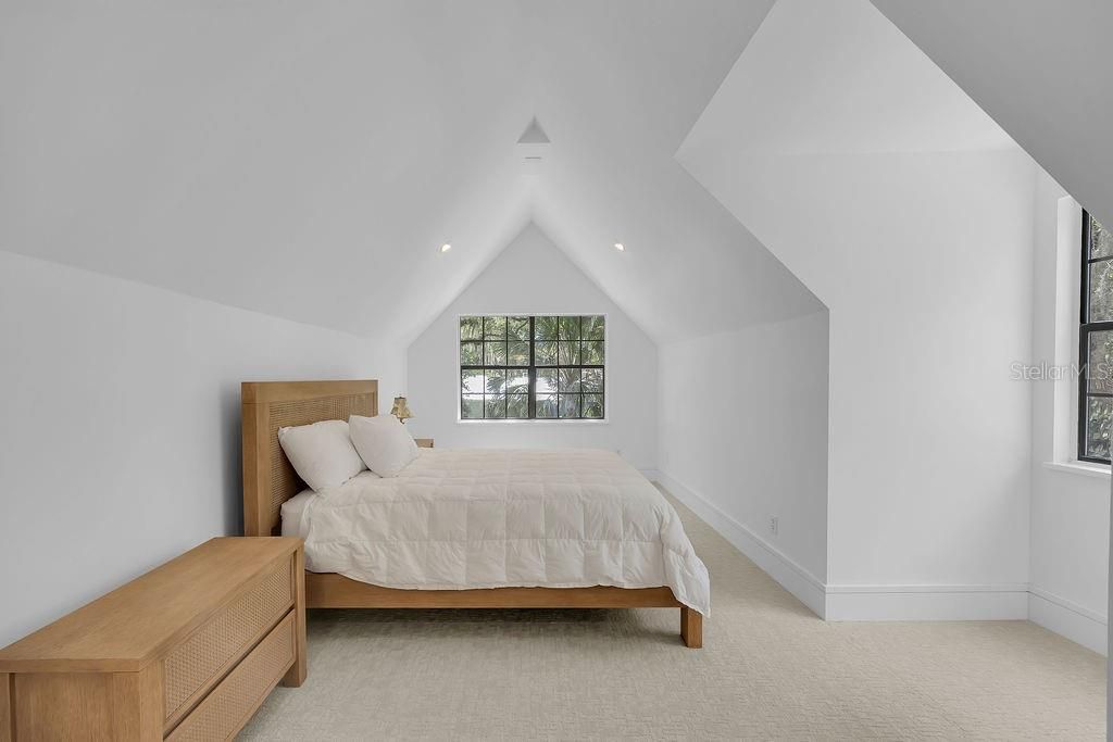 For Sale: $1,100,000 (3 beds, 3 baths, 2427 Square Feet)