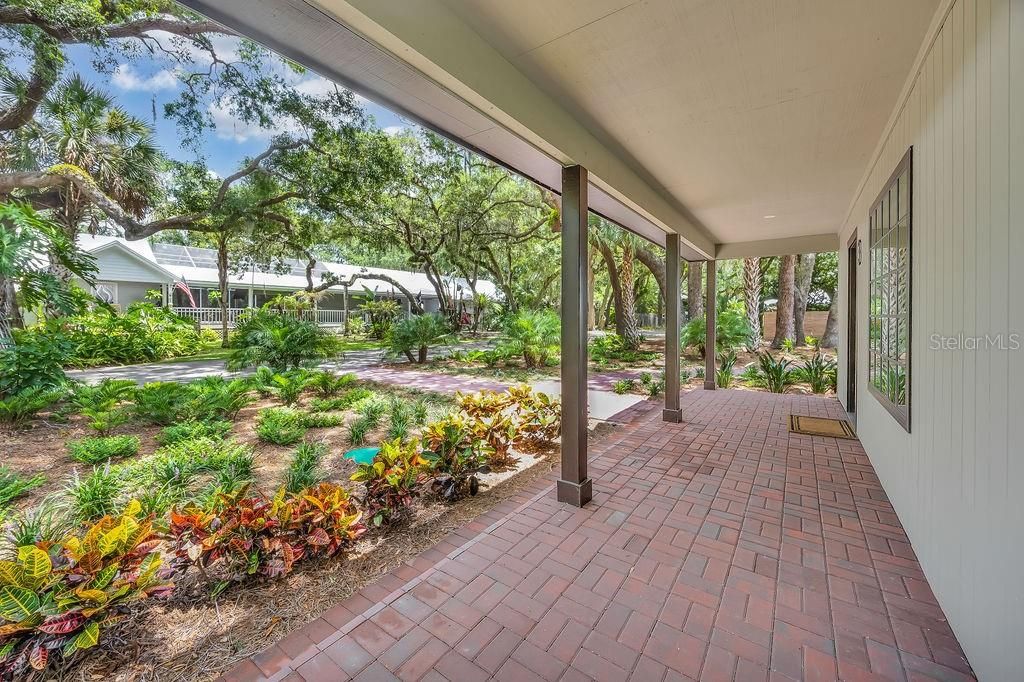 For Sale: $1,100,000 (3 beds, 3 baths, 2427 Square Feet)