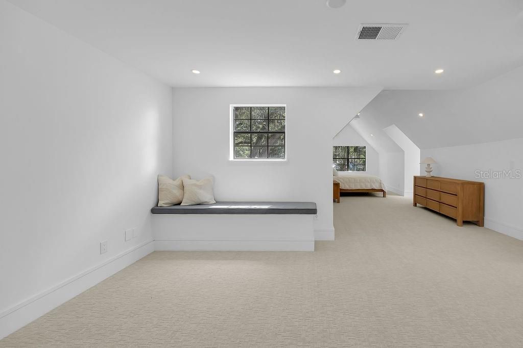 For Sale: $1,100,000 (3 beds, 3 baths, 2427 Square Feet)