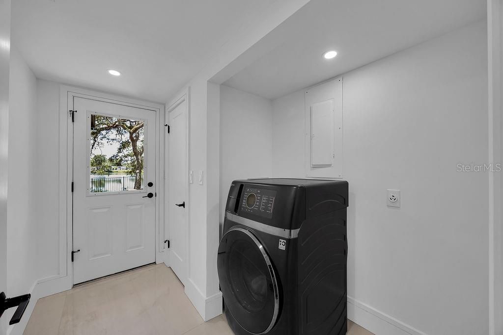 For Sale: $1,100,000 (3 beds, 3 baths, 2427 Square Feet)