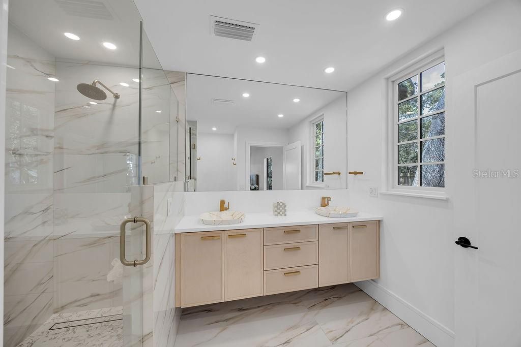For Sale: $1,100,000 (3 beds, 3 baths, 2427 Square Feet)