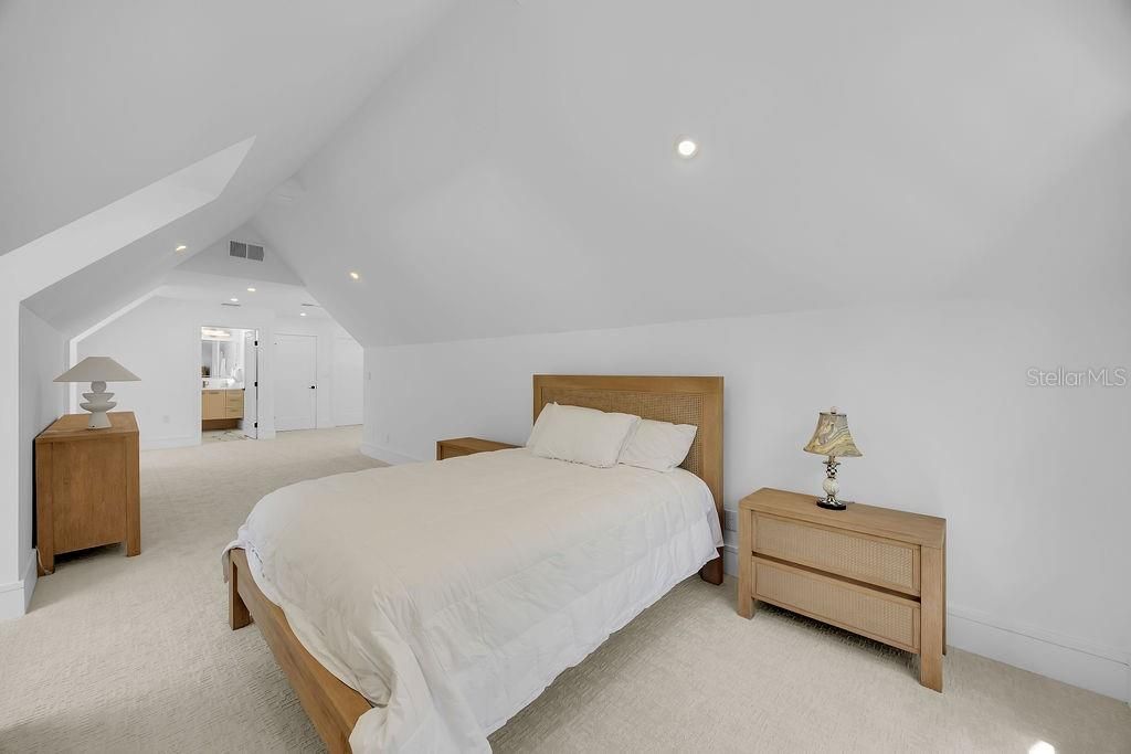For Sale: $1,100,000 (3 beds, 3 baths, 2427 Square Feet)