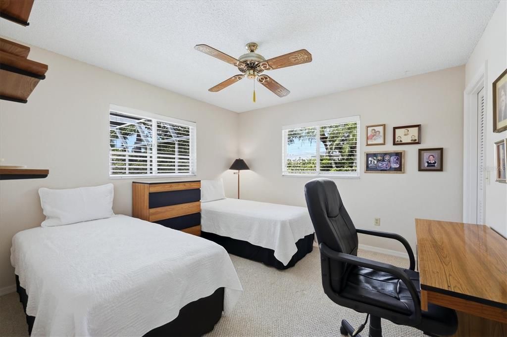 Activo con contrato: $549,990 (3 camas, 2 baños, 2304 Pies cuadrados)