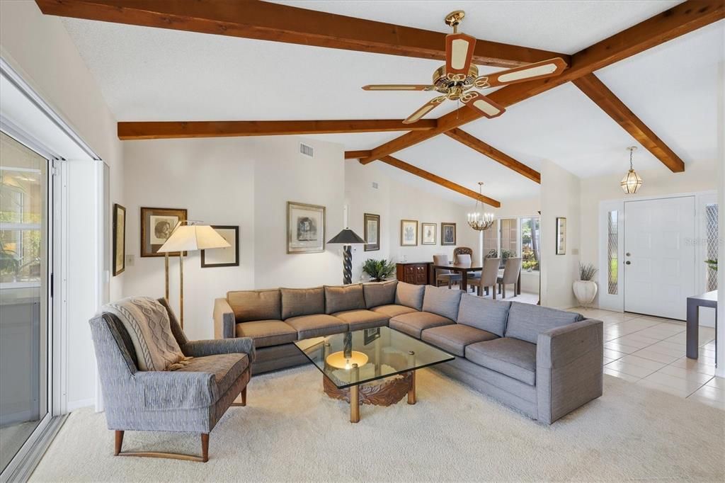 Activo con contrato: $549,990 (3 camas, 2 baños, 2304 Pies cuadrados)