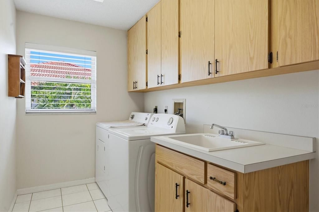 Activo con contrato: $549,990 (3 camas, 2 baños, 2304 Pies cuadrados)