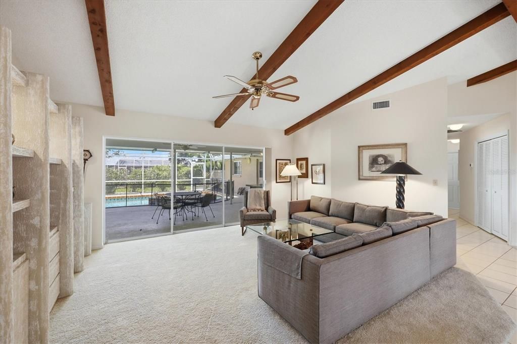 Activo con contrato: $549,990 (3 camas, 2 baños, 2304 Pies cuadrados)