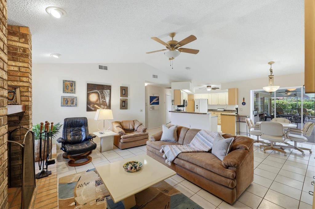 Activo con contrato: $549,990 (3 camas, 2 baños, 2304 Pies cuadrados)