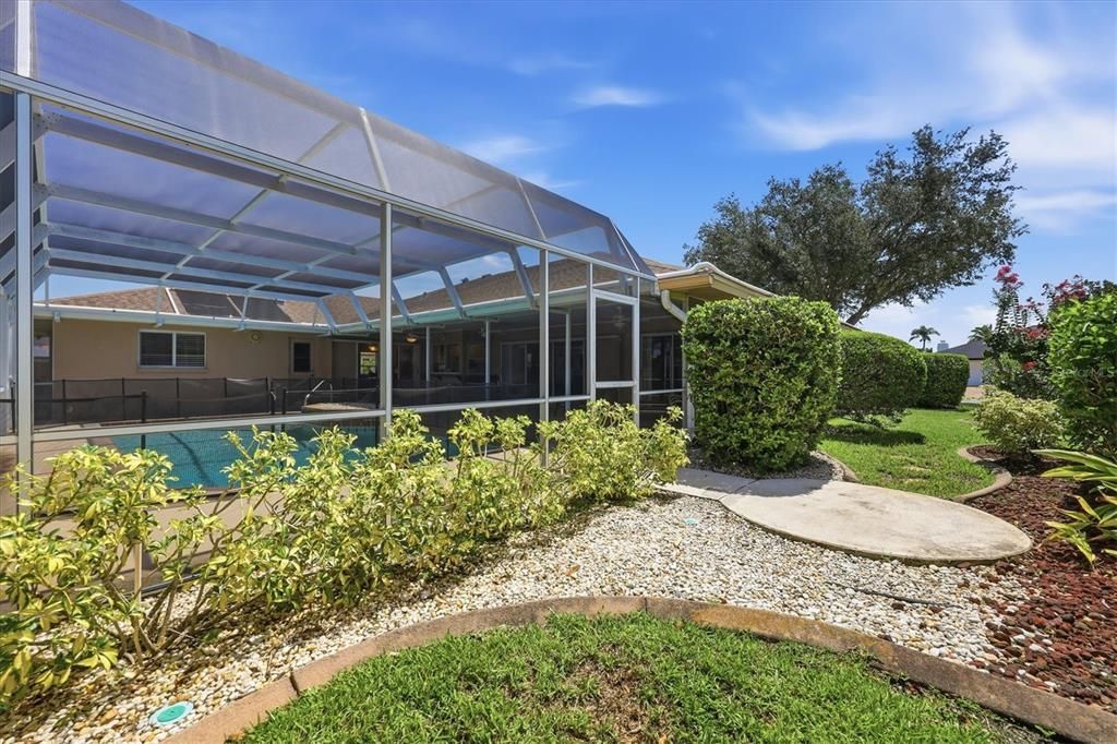 Activo con contrato: $549,990 (3 camas, 2 baños, 2304 Pies cuadrados)