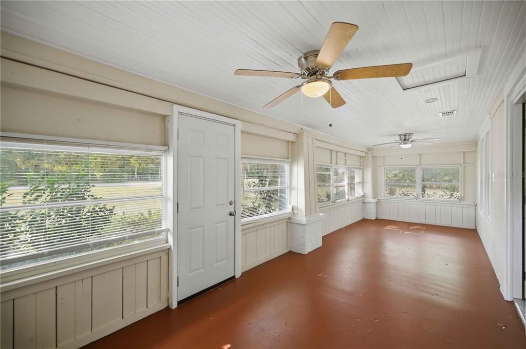 For Sale: $189,900 (3 beds, 2 baths, 1614 Square Feet)