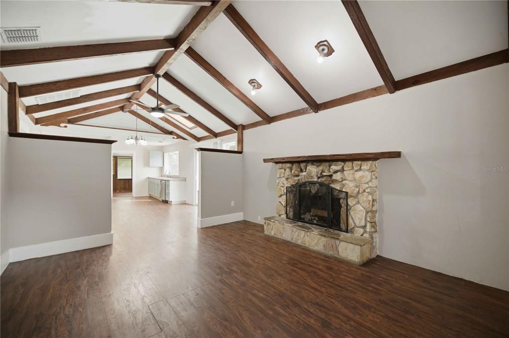 For Sale: $189,900 (3 beds, 2 baths, 1614 Square Feet)