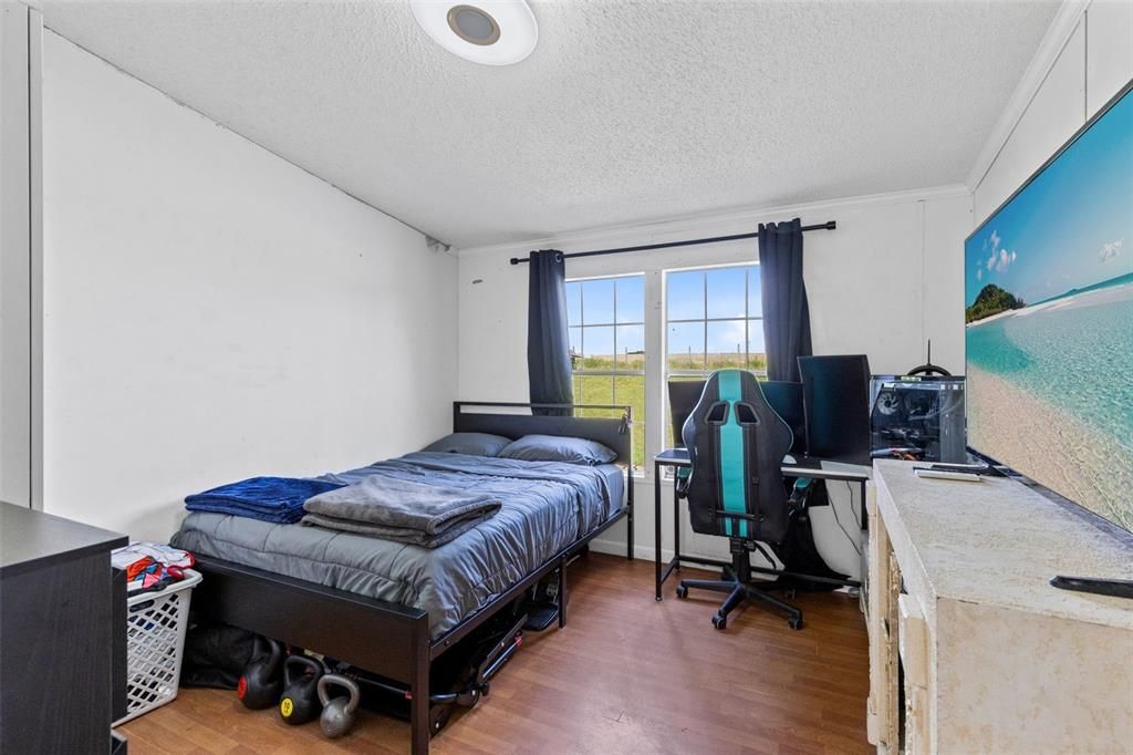 For Sale: $319,900 (4 beds, 2 baths, 1800 Square Feet)