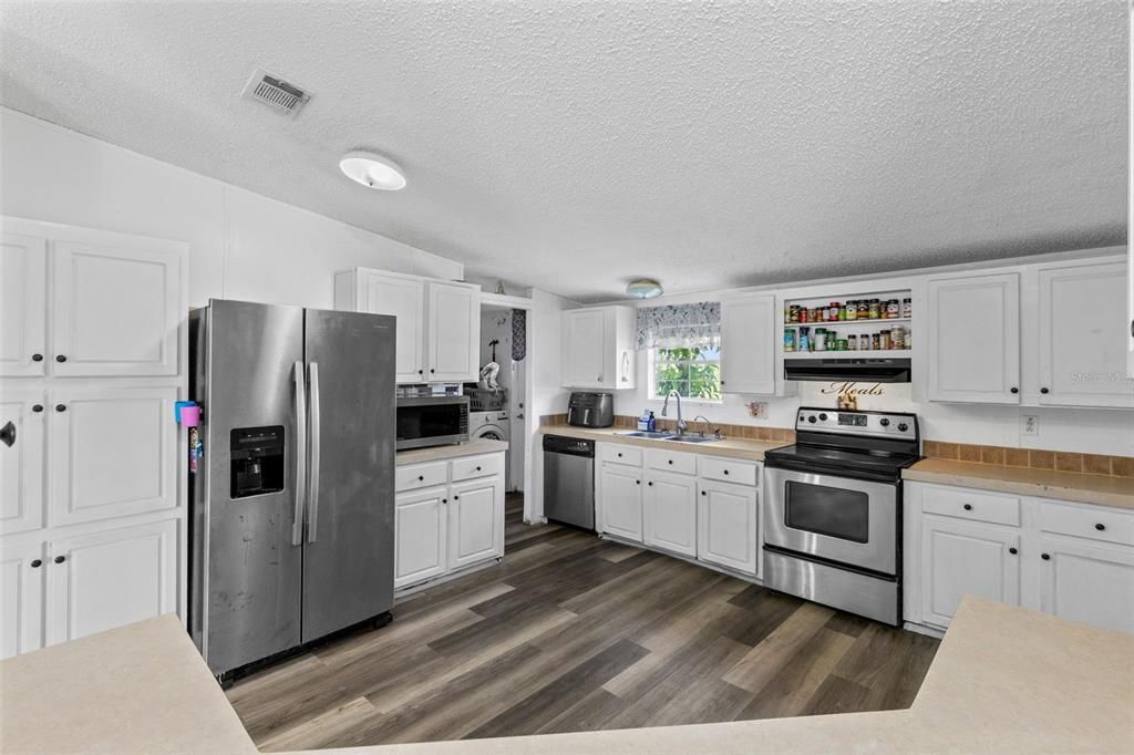 For Sale: $319,900 (4 beds, 2 baths, 1800 Square Feet)