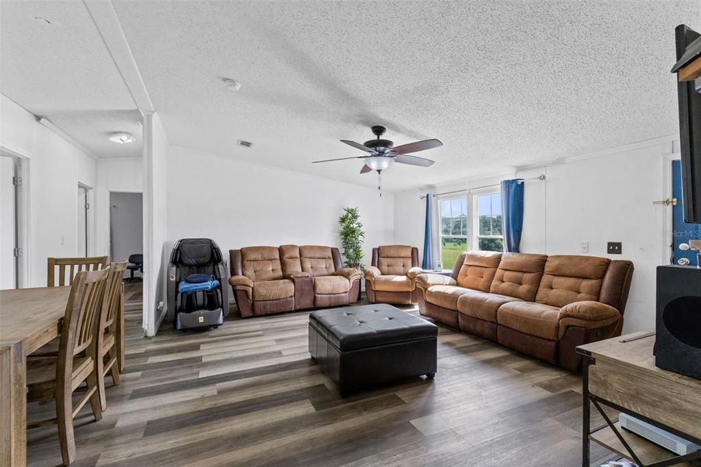 For Sale: $319,900 (4 beds, 2 baths, 1800 Square Feet)