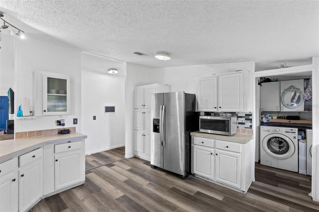 For Sale: $319,900 (4 beds, 2 baths, 1800 Square Feet)