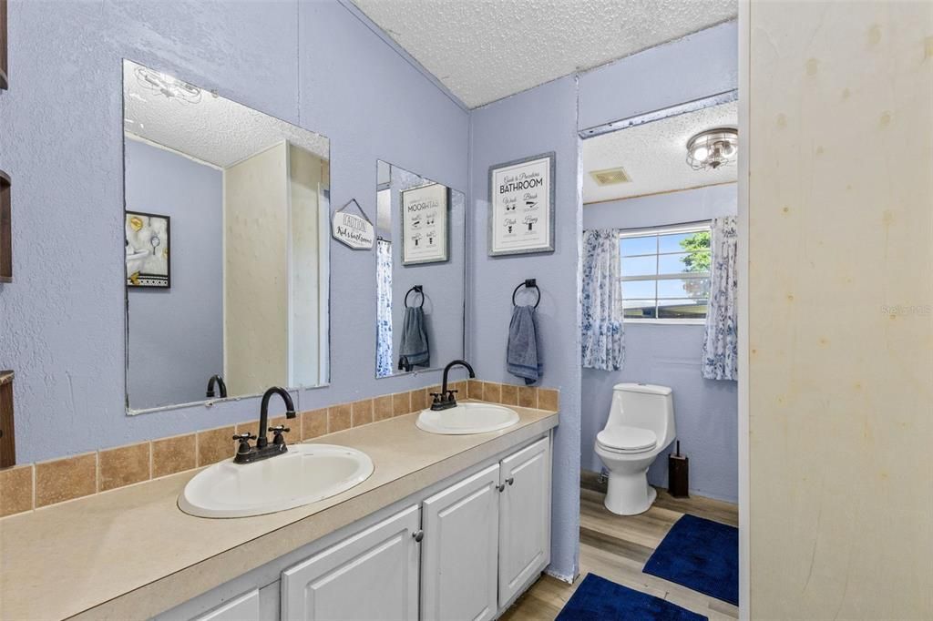 For Sale: $319,900 (4 beds, 2 baths, 1800 Square Feet)