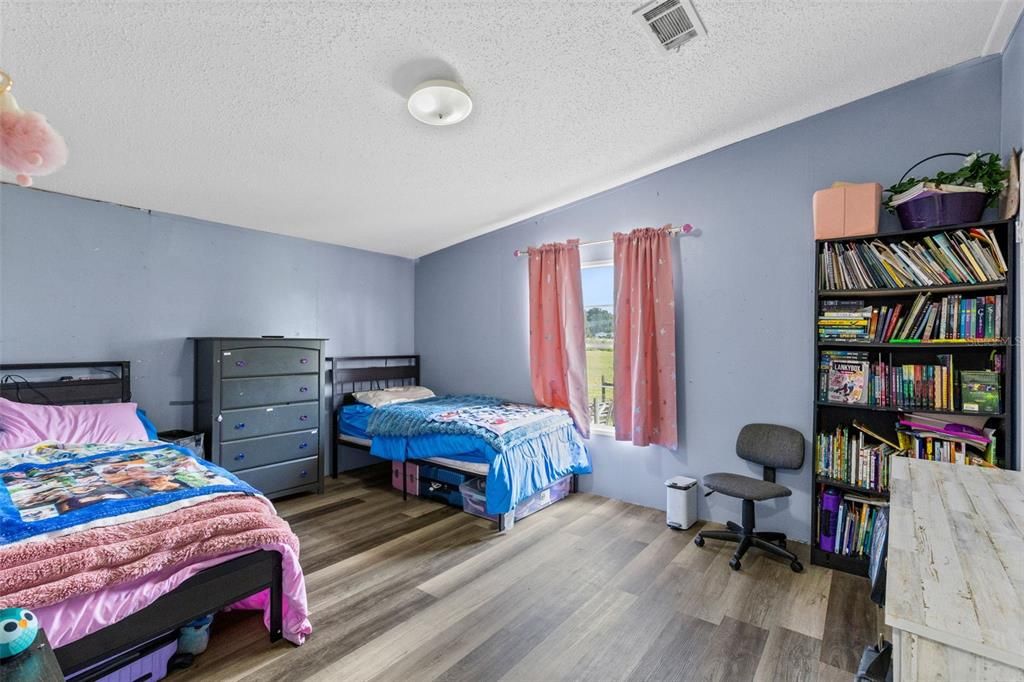 For Sale: $319,900 (4 beds, 2 baths, 1800 Square Feet)
