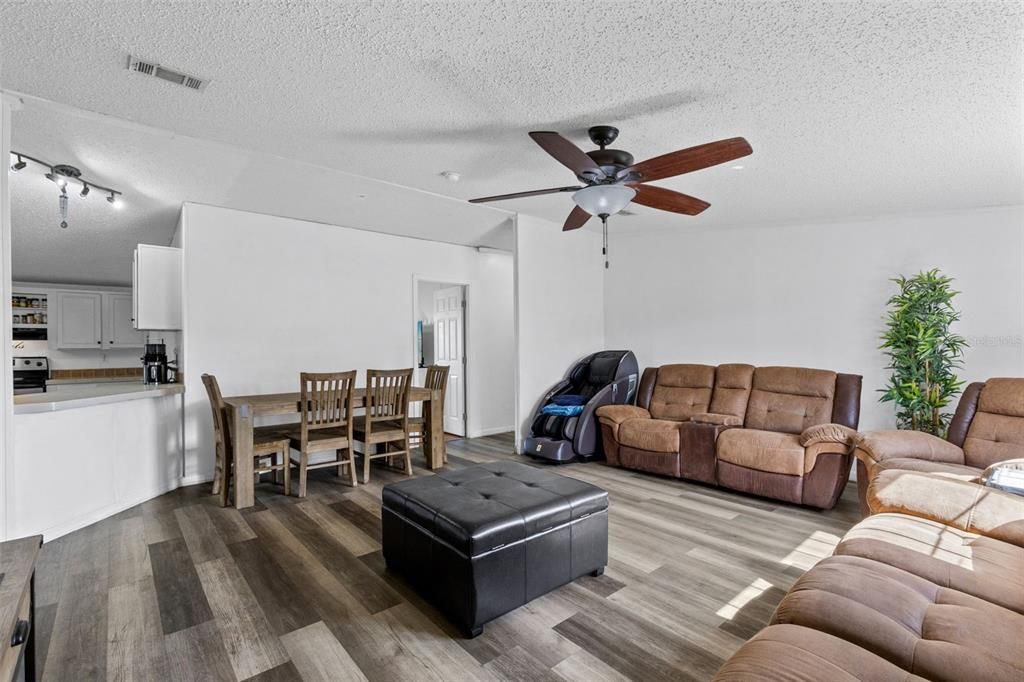 For Sale: $319,900 (4 beds, 2 baths, 1800 Square Feet)