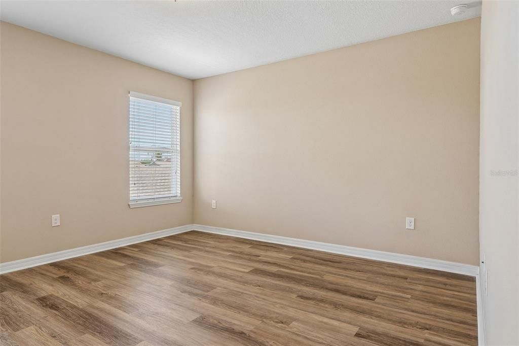 For Sale: $275,000 (3 beds, 2 baths, 1910 Square Feet)