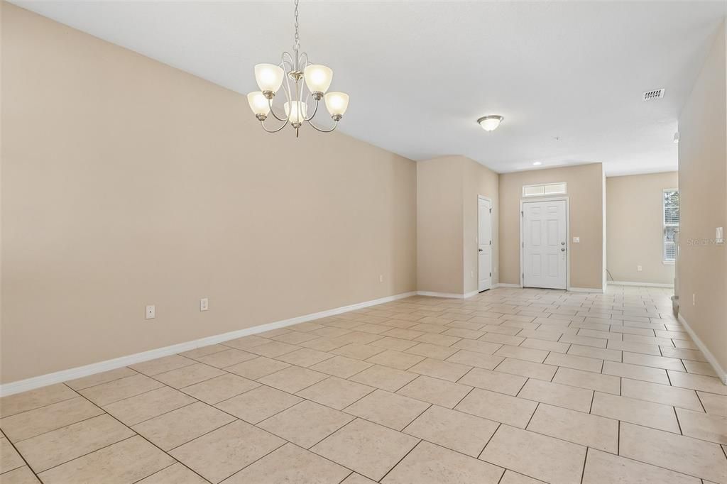 For Sale: $275,000 (3 beds, 2 baths, 1910 Square Feet)