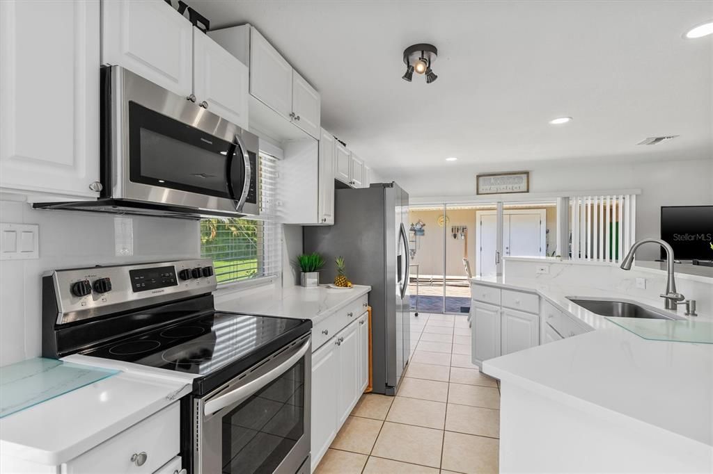 На продажу: $289,900 (3 спален, 2 ванн, 1421 Квадратных фут)