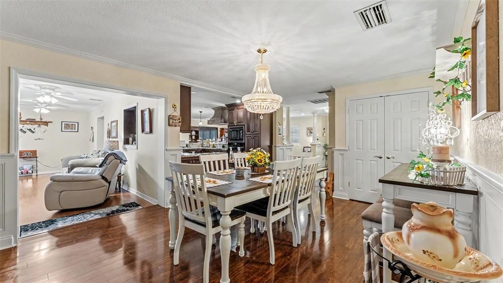 En Venta: $459,900 (4 camas, 2 baños, 2470 Pies cuadrados)