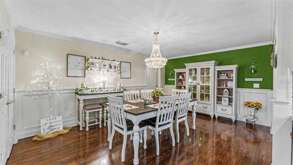 En Venta: $459,900 (4 camas, 2 baños, 2470 Pies cuadrados)