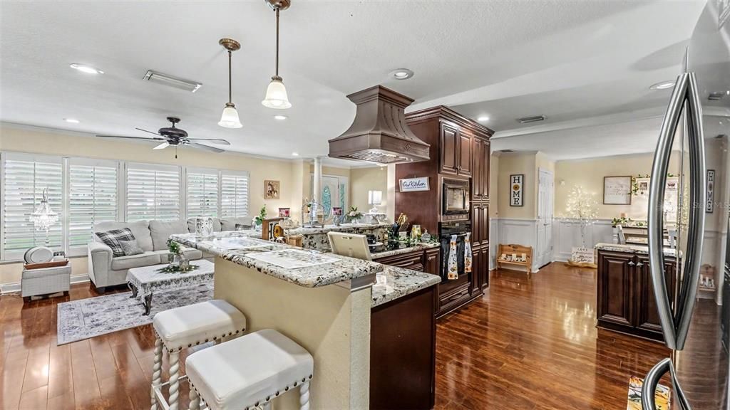 En Venta: $459,900 (4 camas, 2 baños, 2470 Pies cuadrados)