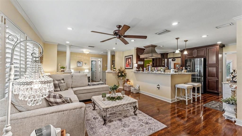 En Venta: $459,900 (4 camas, 2 baños, 2470 Pies cuadrados)