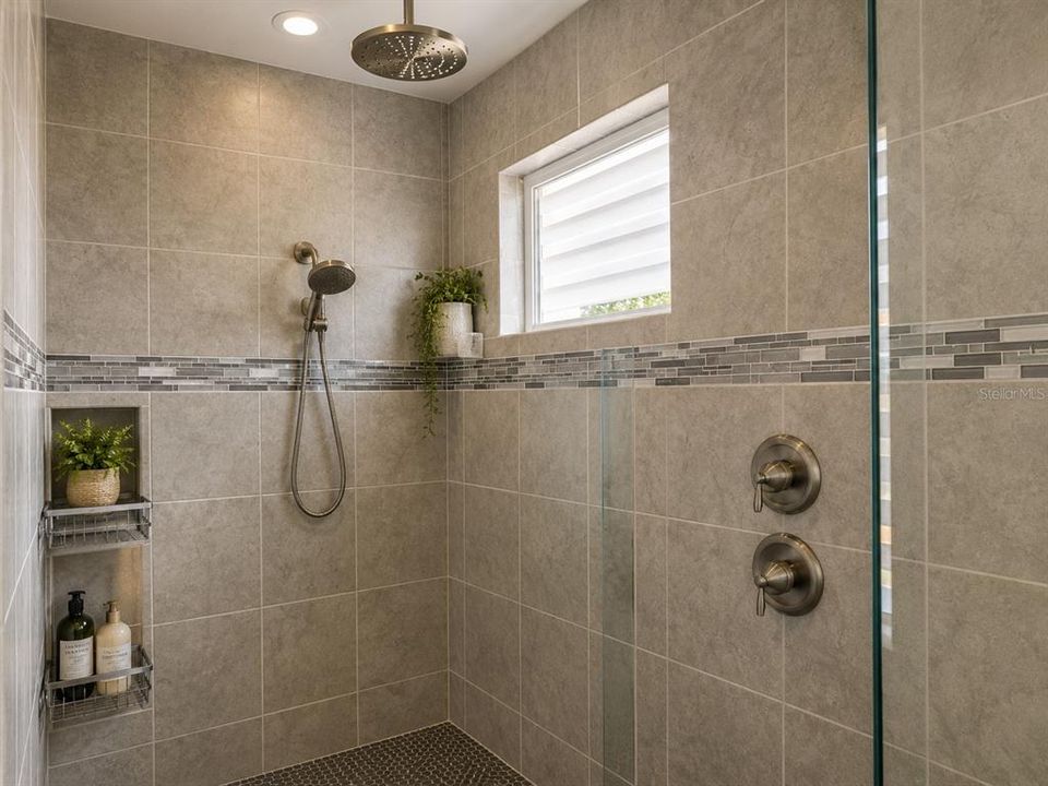 For Rent: $5,800 (5 beds, 5 baths, 3494 Square Feet)