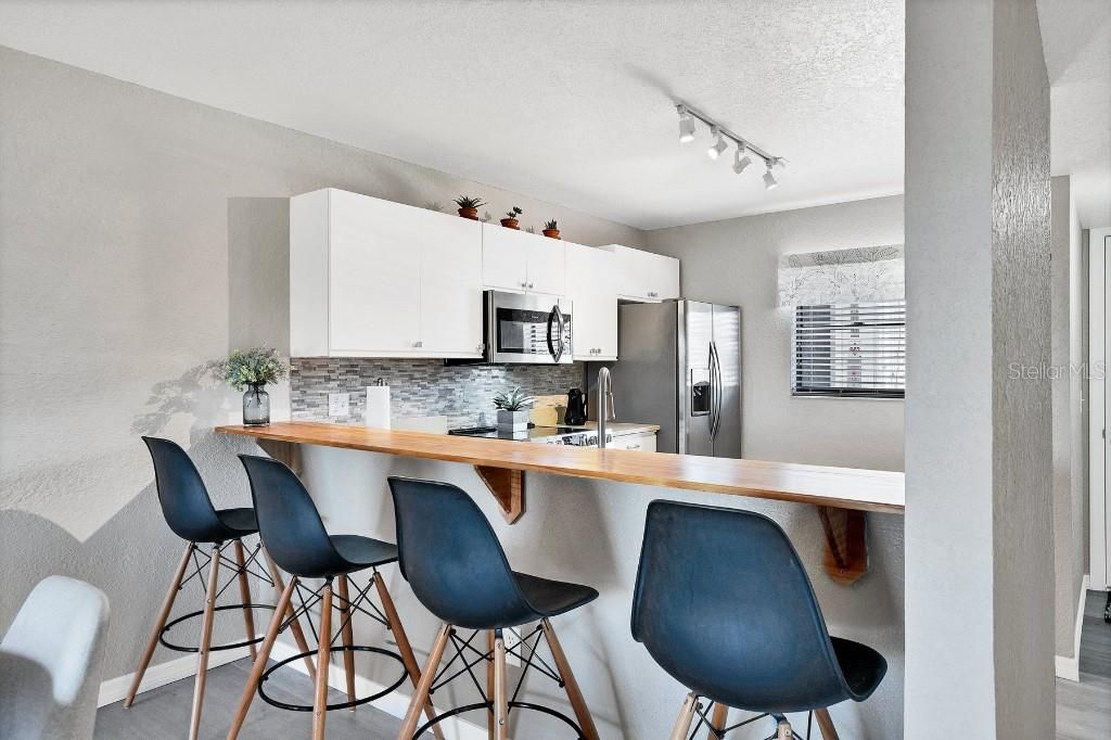 For Sale: $144,900 (2 beds, 2 baths, 1153 Square Feet)