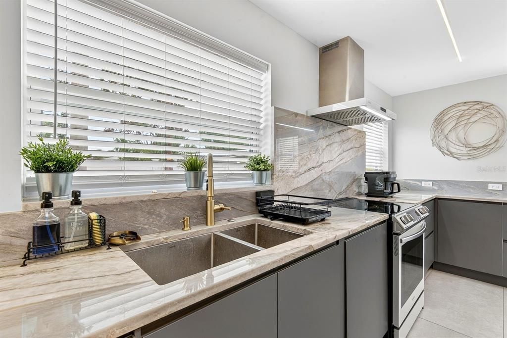 В аренду: $2,500 (2 спален, 1 ванн, 1015 Квадратных фут)
