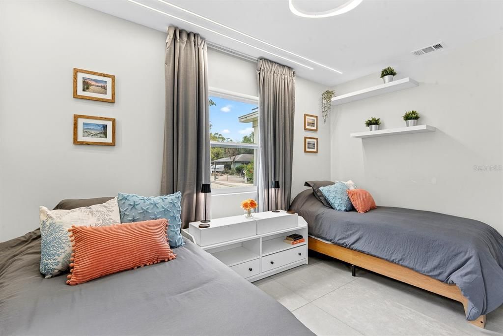 В аренду: $2,500 (2 спален, 1 ванн, 1015 Квадратных фут)