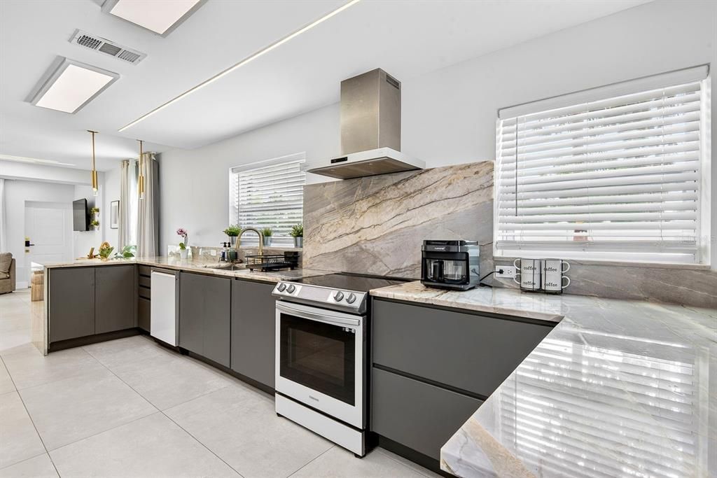 В аренду: $2,500 (2 спален, 1 ванн, 1015 Квадратных фут)
